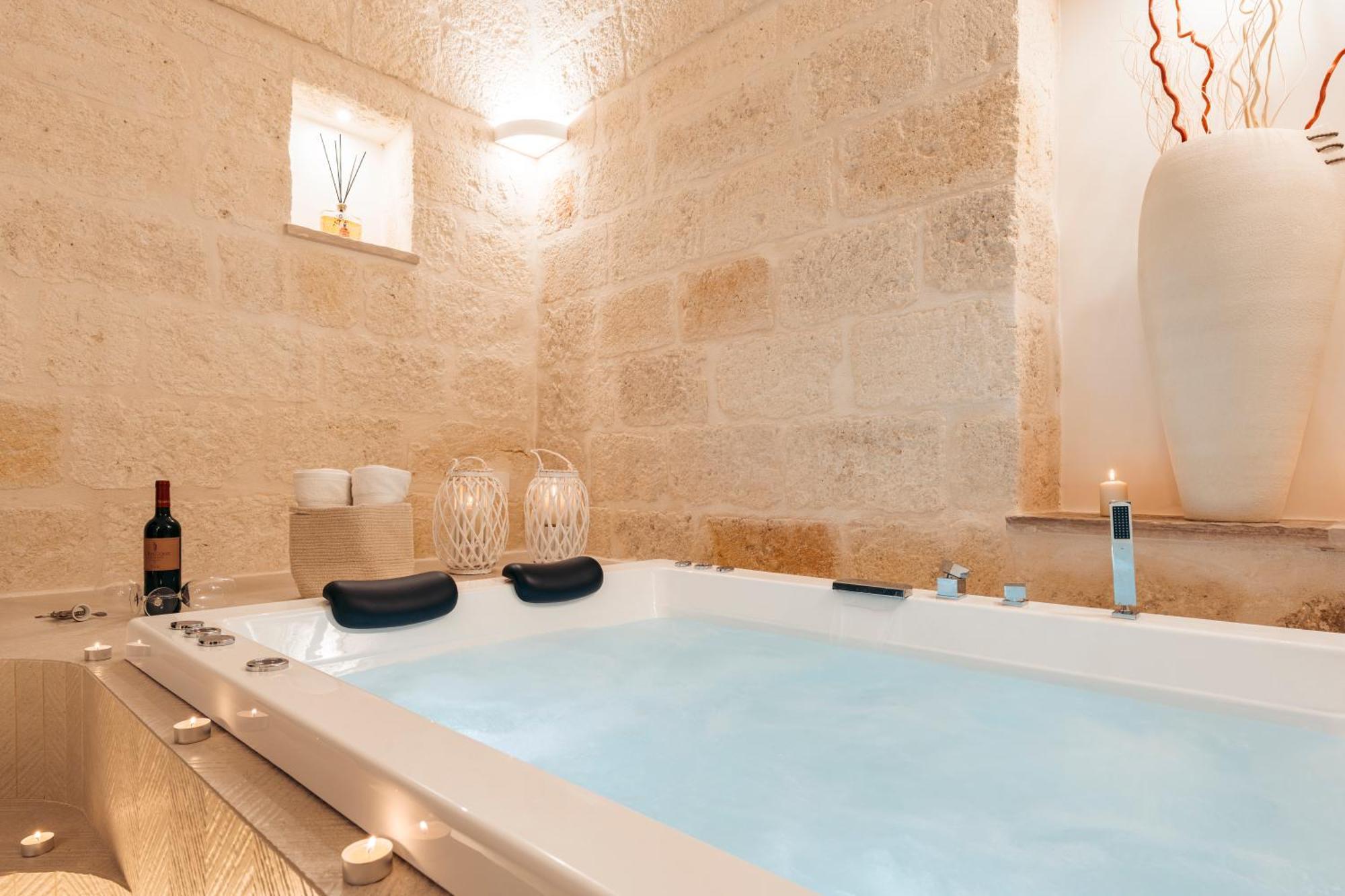 Roal - Apulian Luxury House - Jacuzzi & Vakantiehuis *